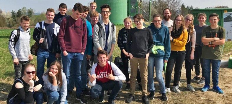 Besichtigung der WEA Regensburg von einer Gruppe Schülern